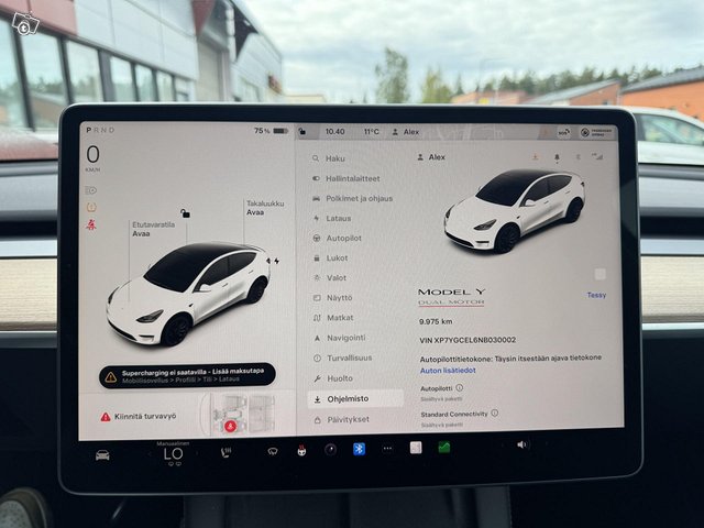 Tesla Model Y 12