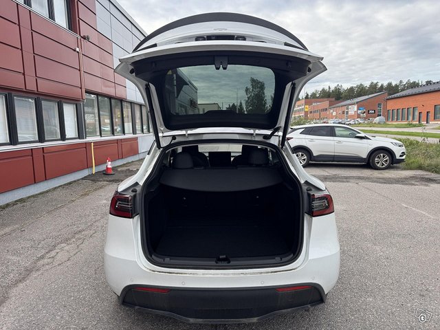 Tesla Model Y 20