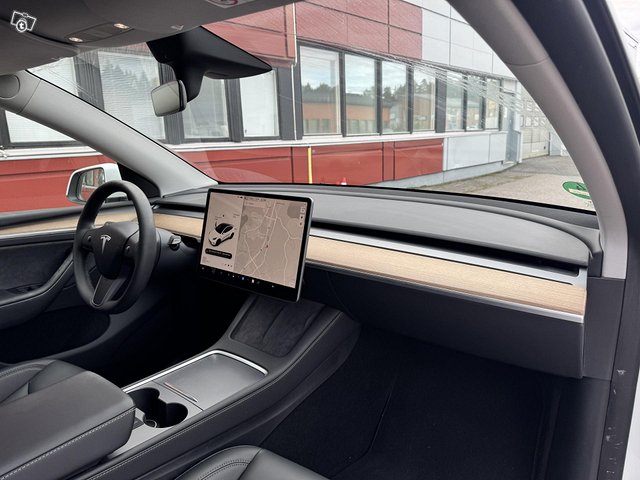 Tesla Model Y 23