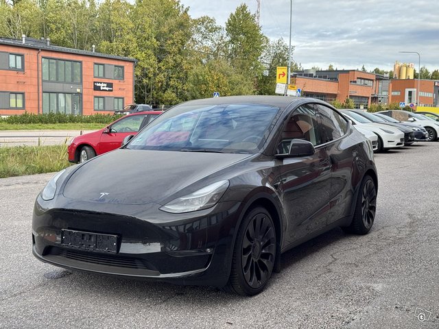 Tesla Model Y 2