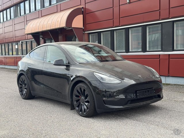 Tesla Model Y 2