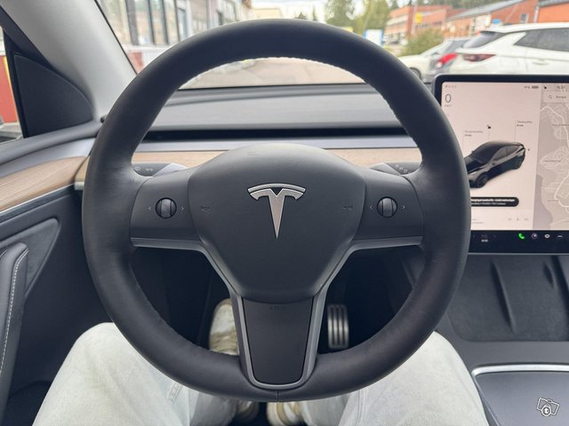 Tesla Model Y 11