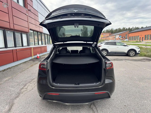 Tesla Model Y 20