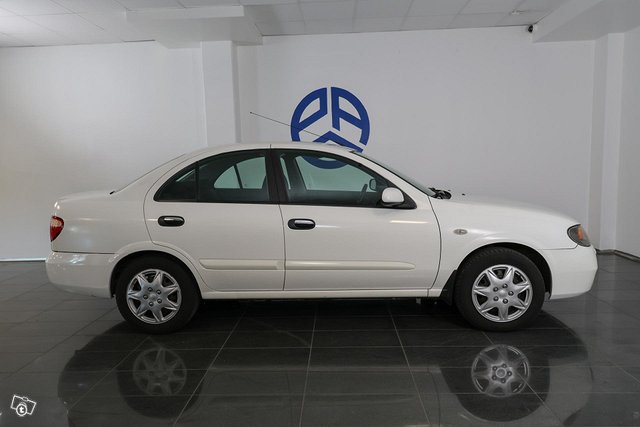 Nissan Almera 4