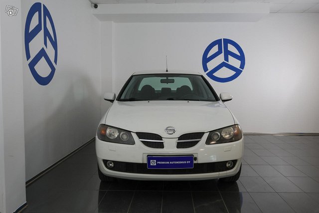 Nissan Almera 5