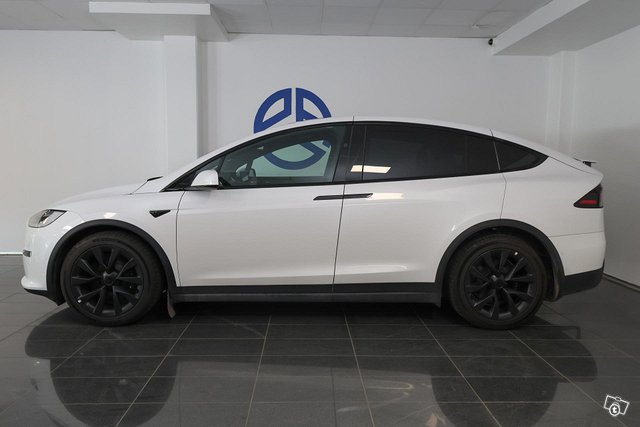 Tesla Model X 3