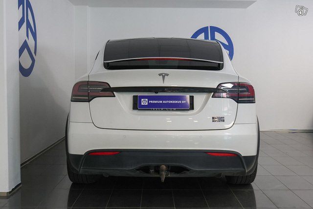 Tesla Model X 5