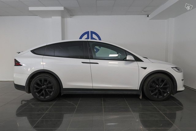 Tesla Model X 6