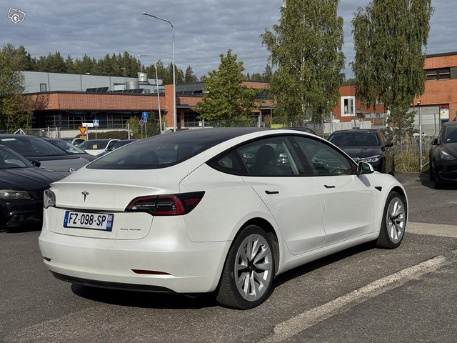 Tesla Model 3 5