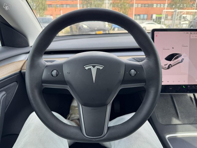 Tesla Model 3 17