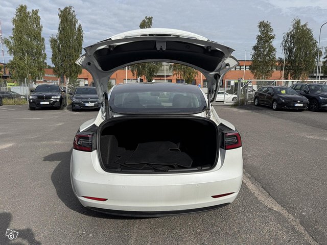 Tesla Model 3 22