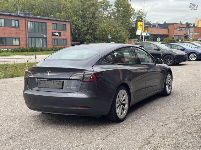 Tesla Model 3 5