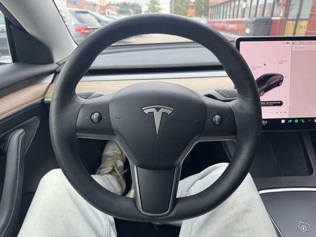 Tesla Model 3 11