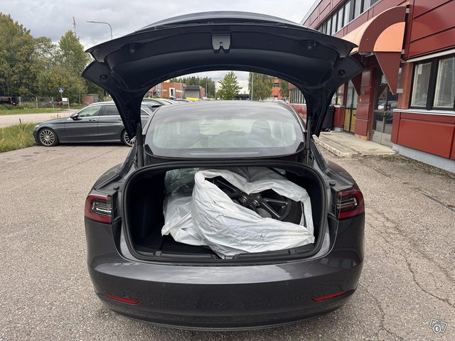 Tesla Model 3 17