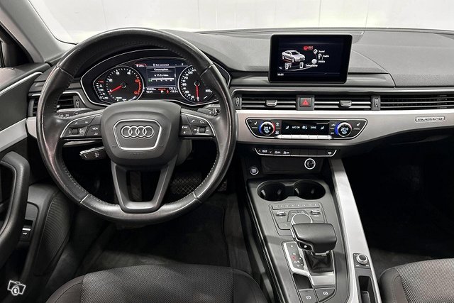 Audi A4 16