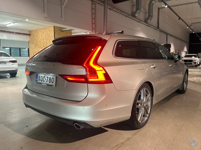 Volvo V90 2