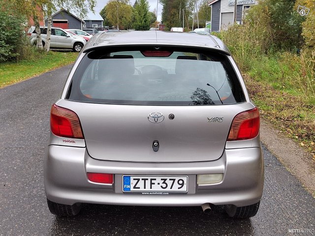 Toyota Yaris 8