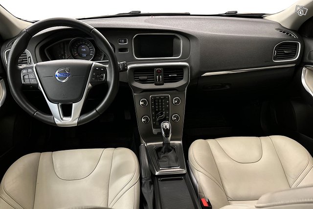 Volvo V40 6