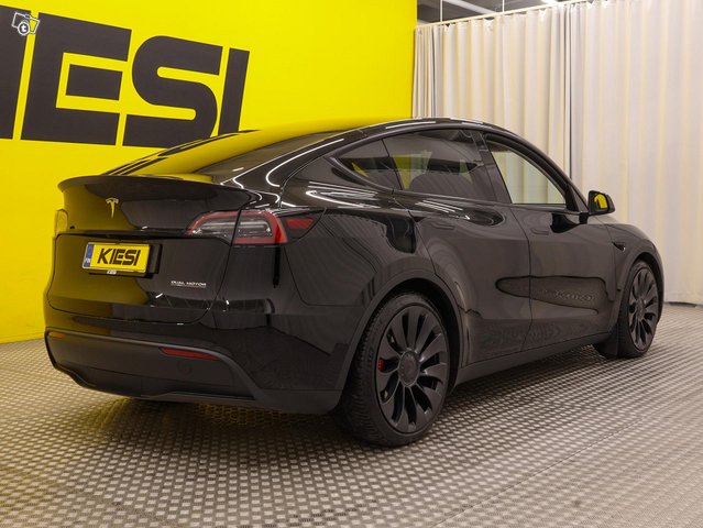 Tesla Model Y 2