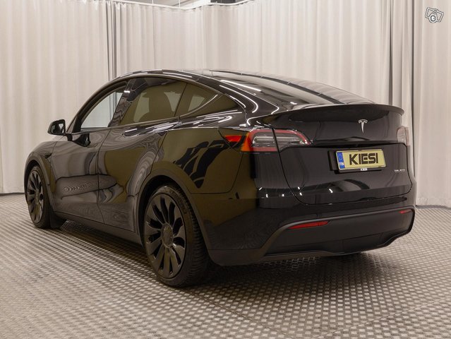 Tesla Model Y 5