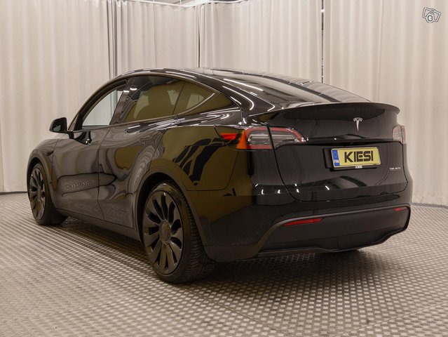 Tesla Model Y 5