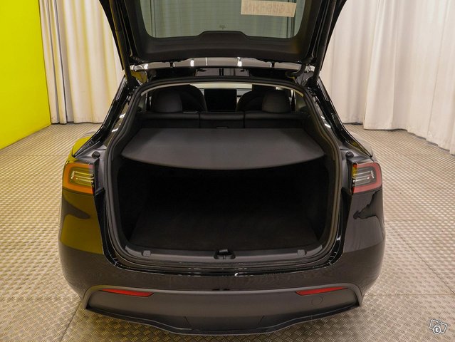 Tesla Model Y 25