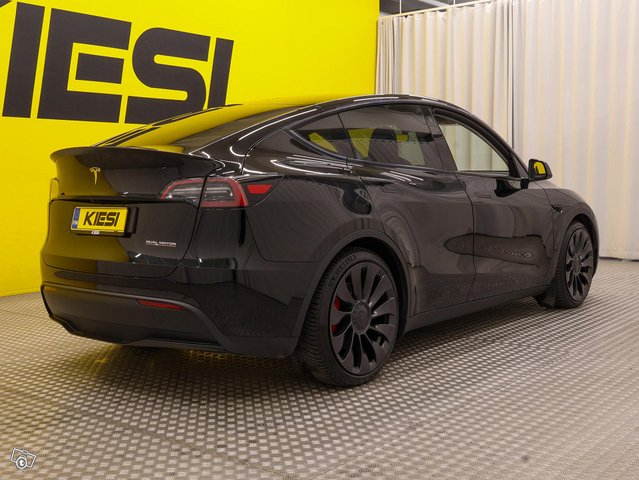 Tesla Model Y 2