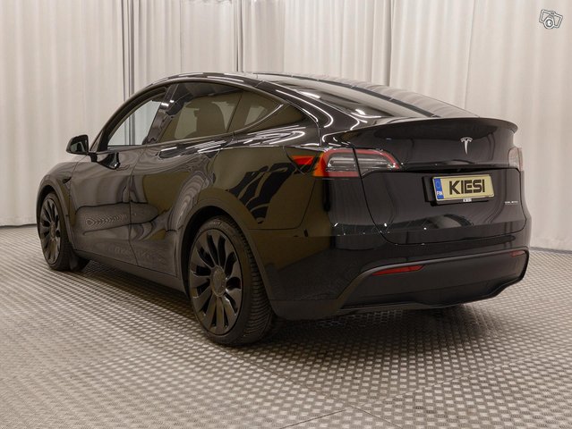 Tesla Model Y 5