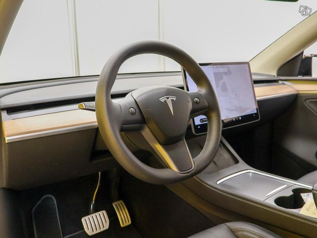 Tesla Model Y 11