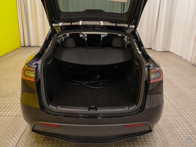 Tesla Model Y 25