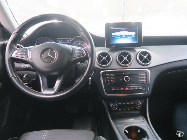 MERCEDES-BENZ CLA 20