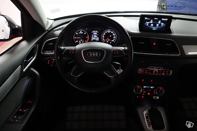 Audi Q3 11