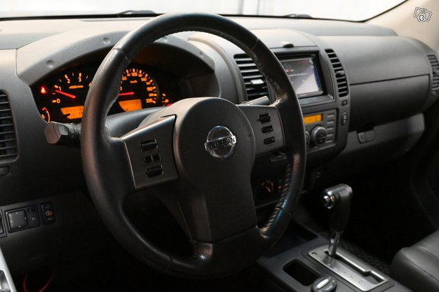 Nissan Navara 12