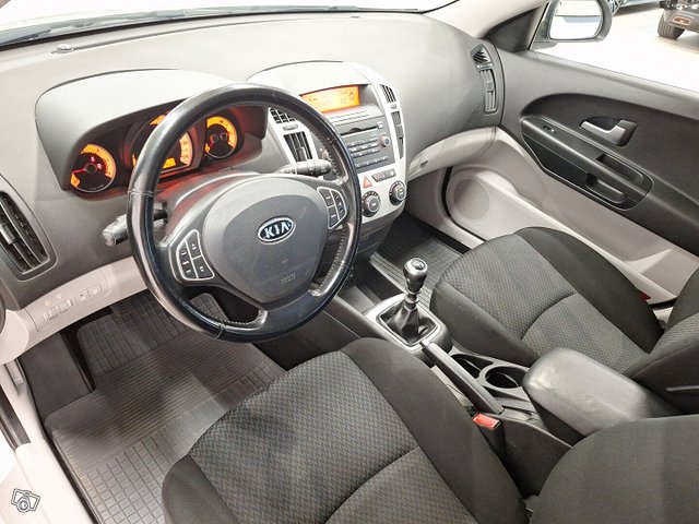 Kia Ceed 8