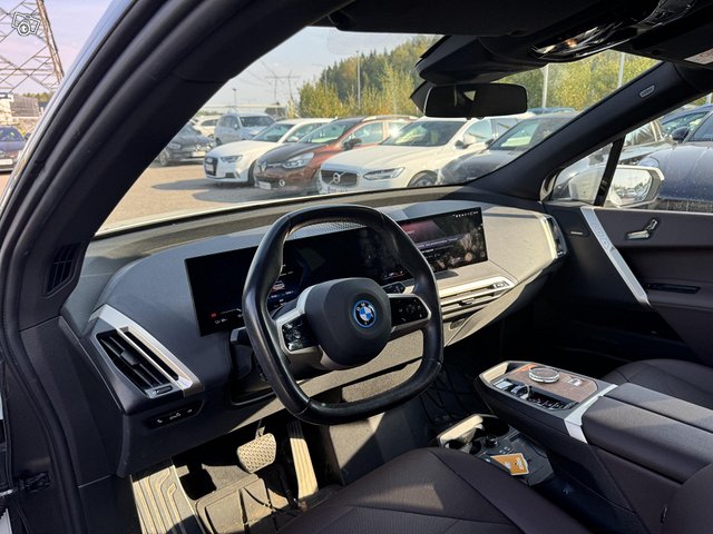 BMW IX 8