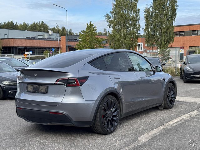 Tesla Model Y 5