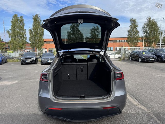 Tesla Model Y 19