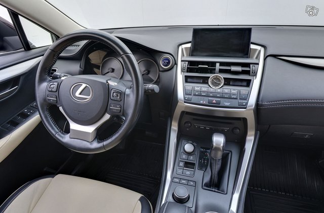 Lexus NX 9