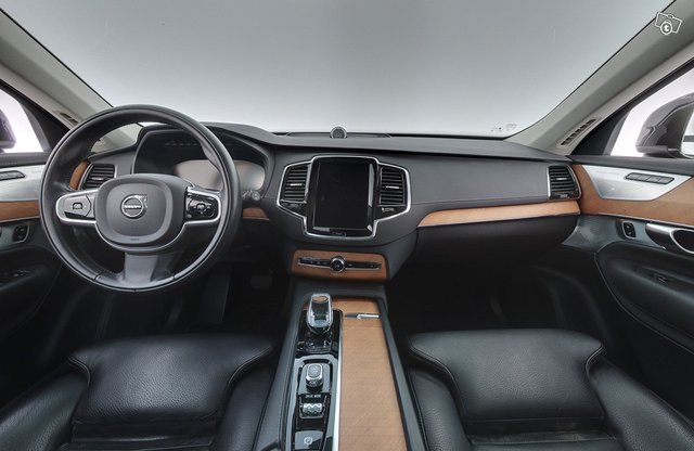 Volvo XC90 11