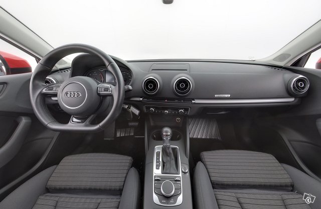 AUDI A3 8