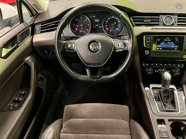 Volkswagen Passat 9