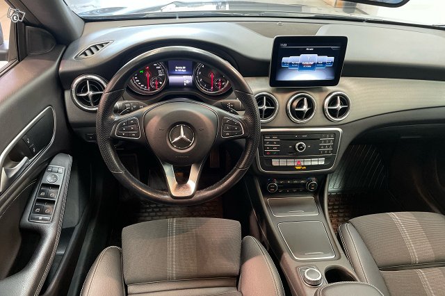 MERCEDES-BENZ CLA 7