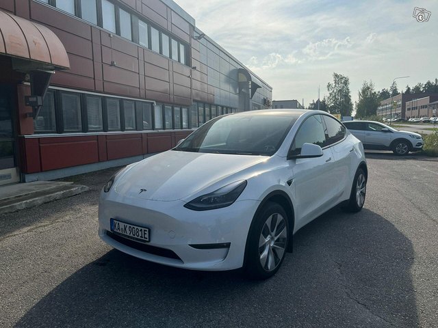 Tesla Model Y 3