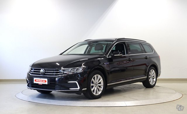 VOLKSWAGEN PASSAT 1