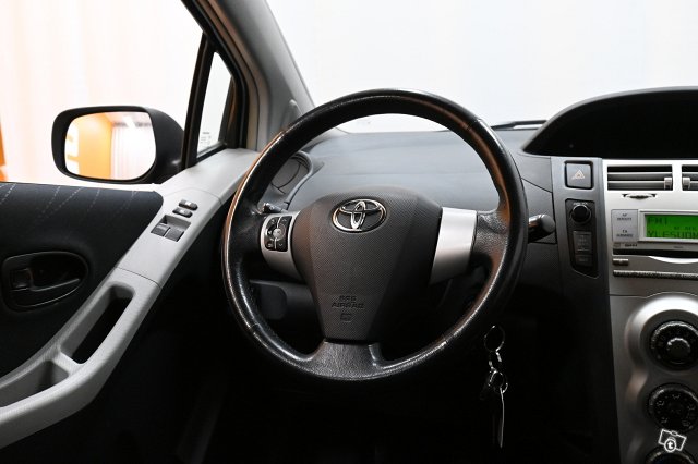 Toyota Yaris 13