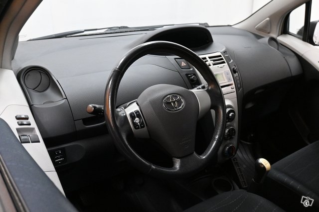 Toyota Yaris 15