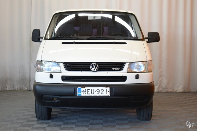 Volkswagen Caravelle 2