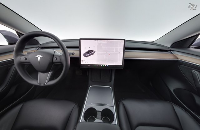 Tesla Model 3 9