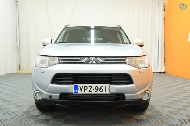 Mitsubishi Outlander 2