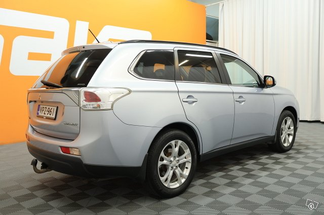 Mitsubishi Outlander 7